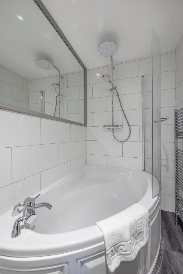 Cotswold Manor House - Country House Retreat With Hot Tub, Ideal For Large Groups Petty France ภายนอก รูปภาพ